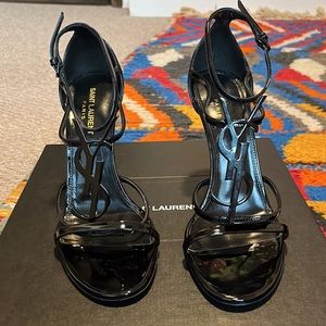 YSL PATENT LEATHER SANDAL HEELS WITH BLACK MONOGRAM
